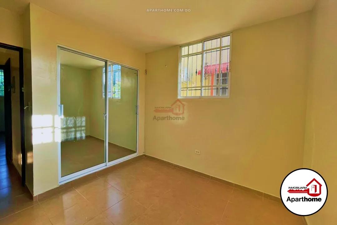 Apartamento en 1er Nivel con 2 Parqueos y Cuarto de Servicio, Cerca de la Salida a Santo Domingo - 5