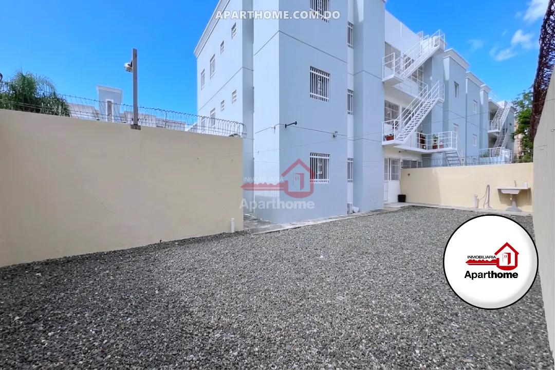 Apartamento con 1er nivel con 200 m² de Patio Privado + 2 parqueos en Venta en Palma Real, San Francisco de Macorís