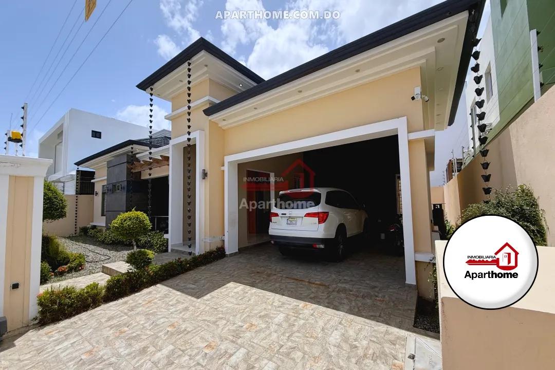 Casa a RD$23,000,000 Urb. Senderos del Jaya, San Francisco de Macorís