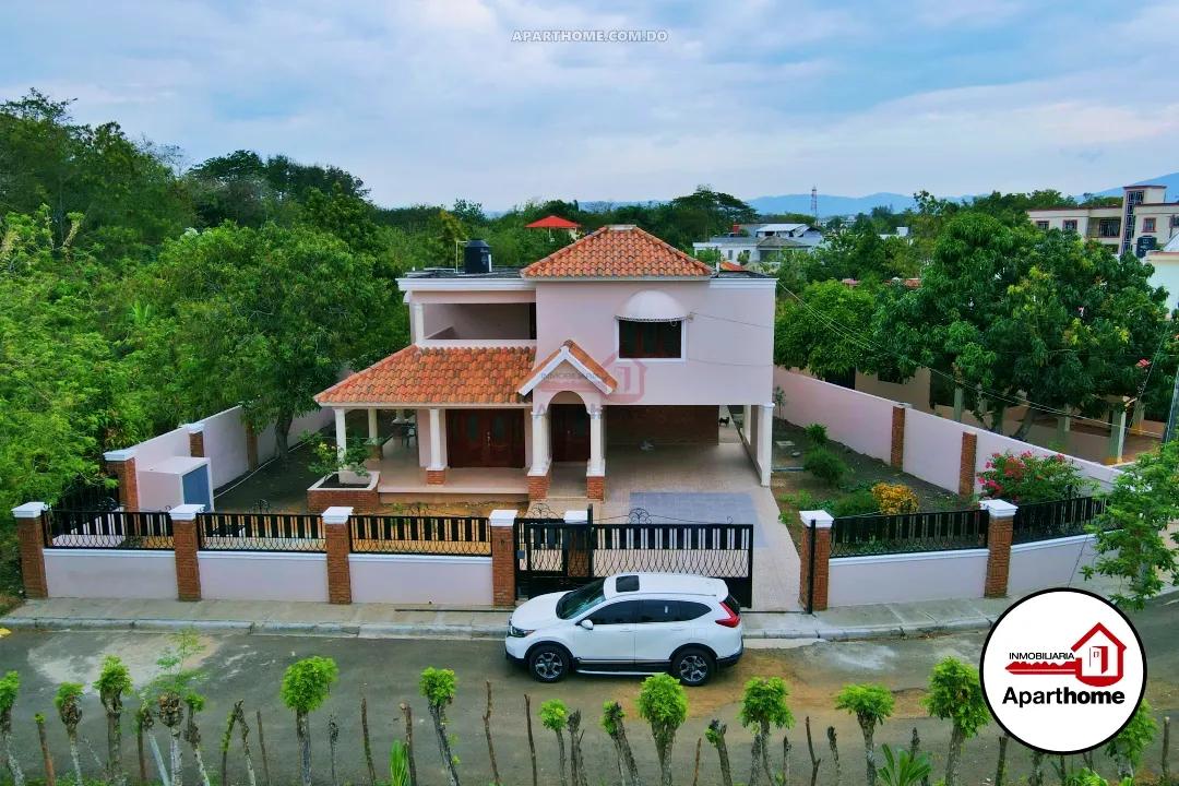 Casa con 602M² (2 Niveles) República Dominicana