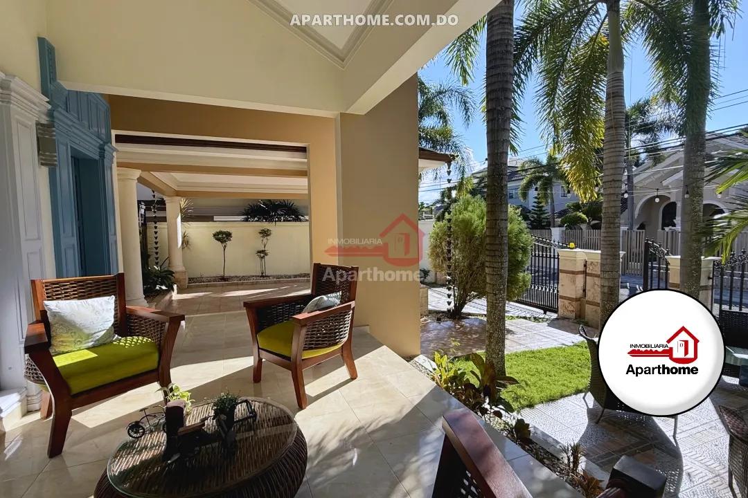 Casa de 2 niveles con 408 m² por RD$26 Millones de Pesos en Urb. Terranova, San Francisco de Macorís