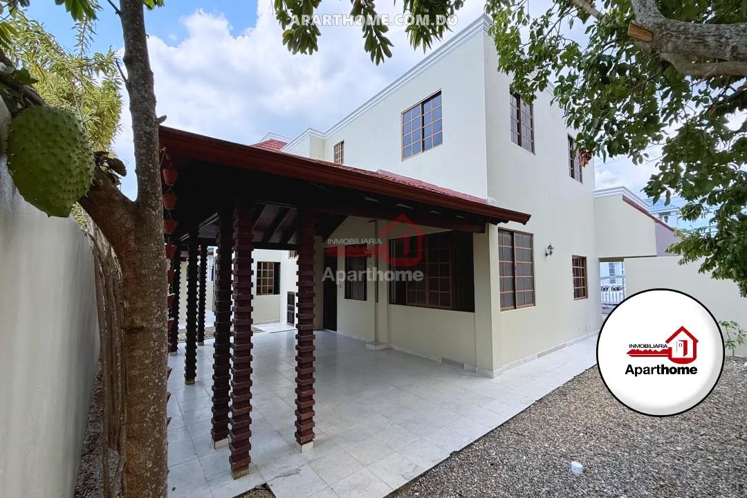 Casa de 2 Niveles en venta de 550m² Terreno a RD$26,000,00 en Urb. Neftalí III, San Francisco de Macorís