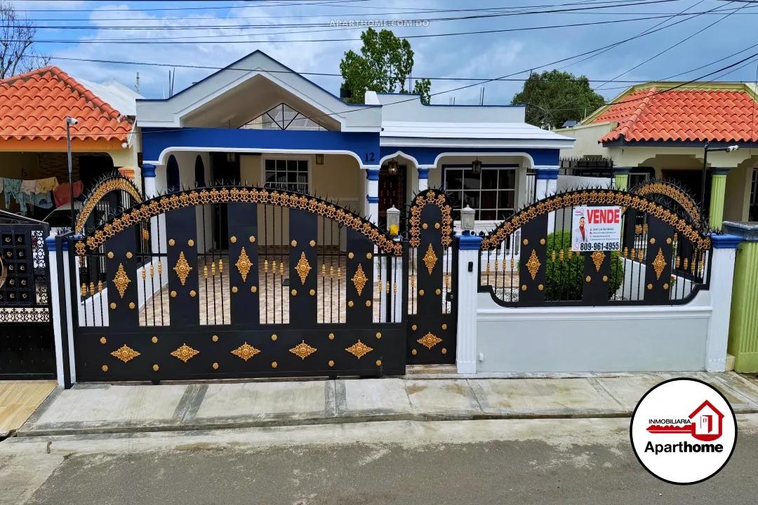 Casa de 226 m² con Terraza, Paneles Solares, Cámaras, A.A. y más – Urb. Toribio Piantini, San Francisco de Macorís