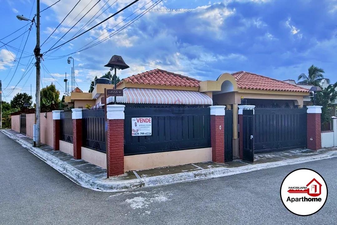 Casa de 331m² con Patio y kiosko en Urb. Toribio Camilo, San Francisco de Macorís