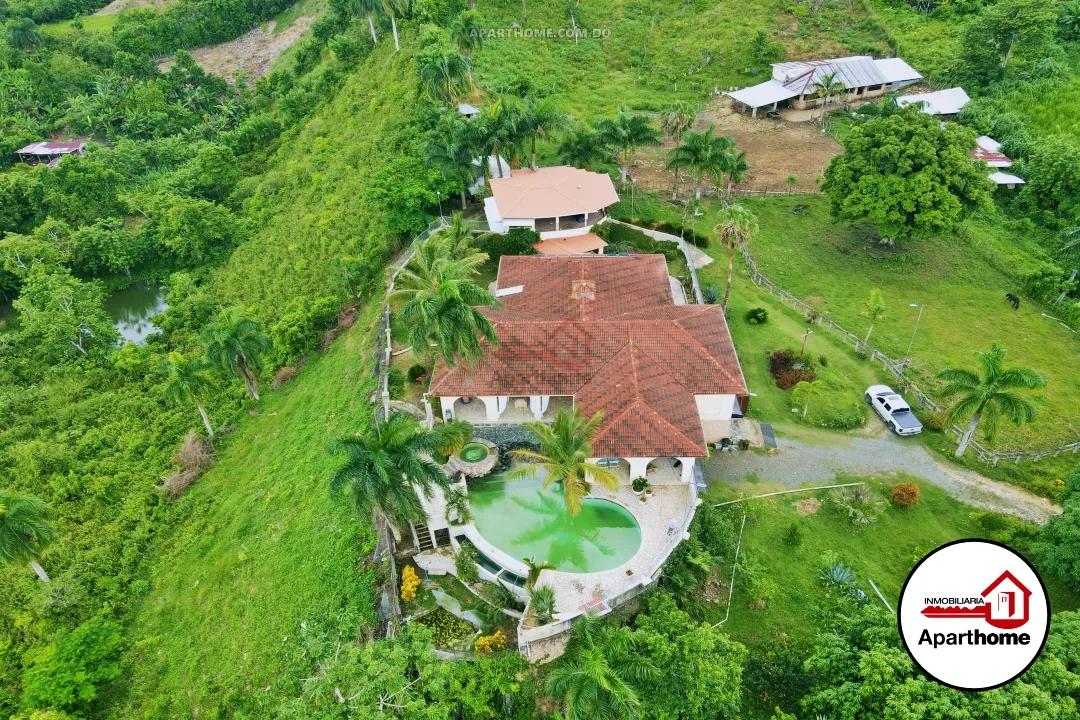 Casa de Campo en 88 Tareas con Piscina, Bar, Jacuzzi y Vistas Panorámicas en Loma Dominicana