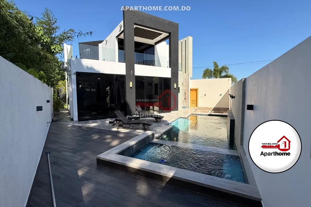 Casa de Lujo de 2 Niveles con Piscina y Jacuzzi (226 m² de Construcción) en Neftalí III, San Francisco de Macorís