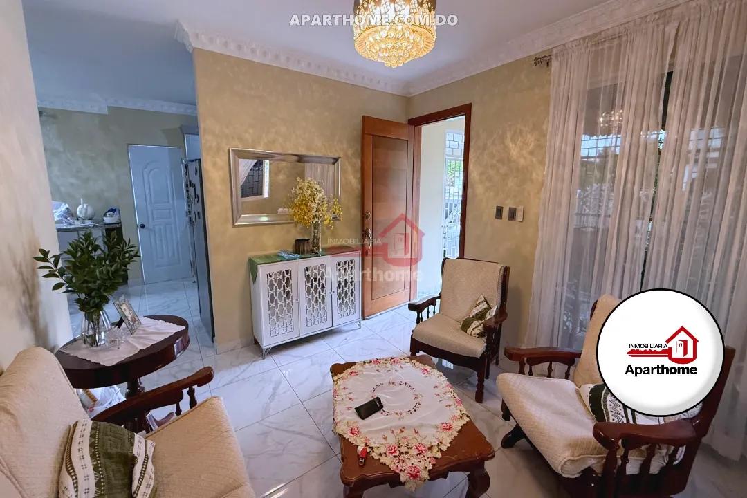 Casa en venta con Marquesina Doble y Terraza en 2do nivel en Los Maestros, San Francisco de Macorís