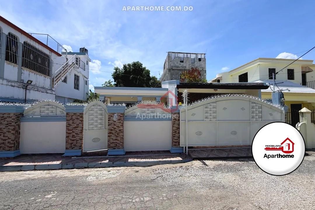 Casa en venta de 306m² de terreno y 174m² de construcción por RD$9.5M en Urb. Toribio Camilo, San Francisco de Macorís