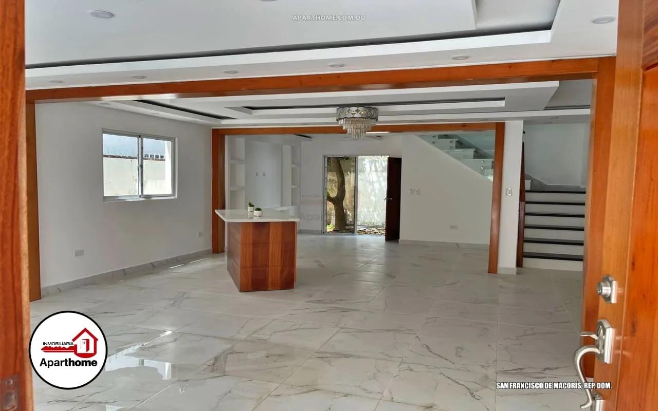 Casa Hermosa de 2 Niveles en Venta, San Francisco de Macorís