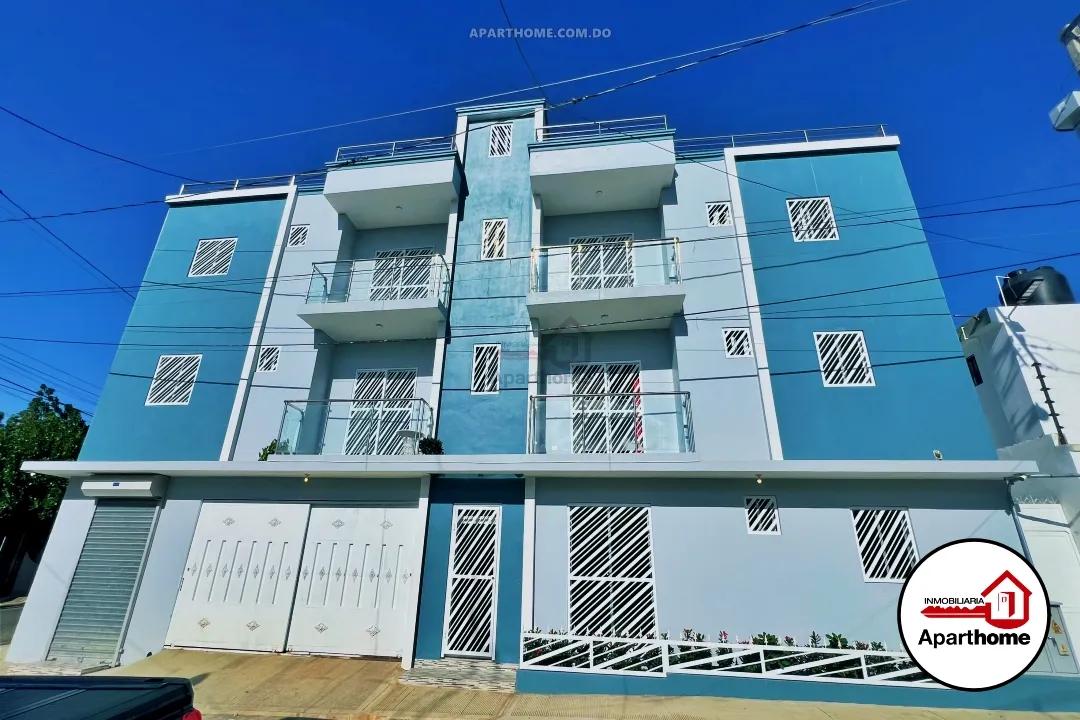 Edificio de 5 Apartamentos con Local Comercial cerca de la Avenida Libertad, SFM