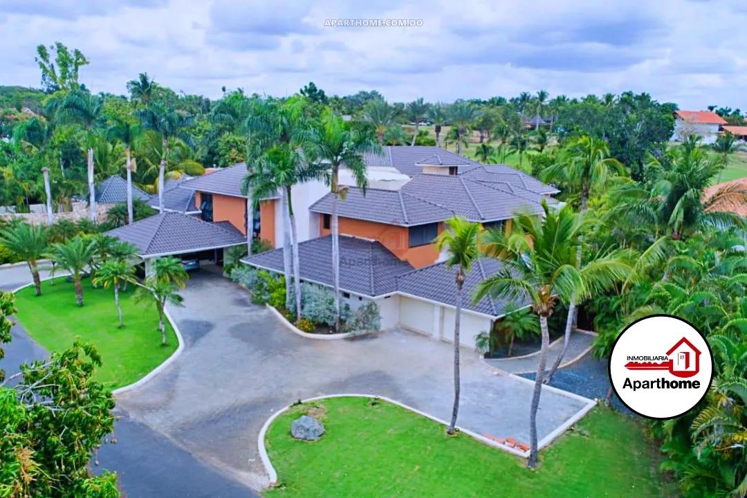 Mansión (Casa de Campo) con 2,280 m² Construidos, 15 Habitaciones, Piscina y Áreas Deportivas | La Romana, RD