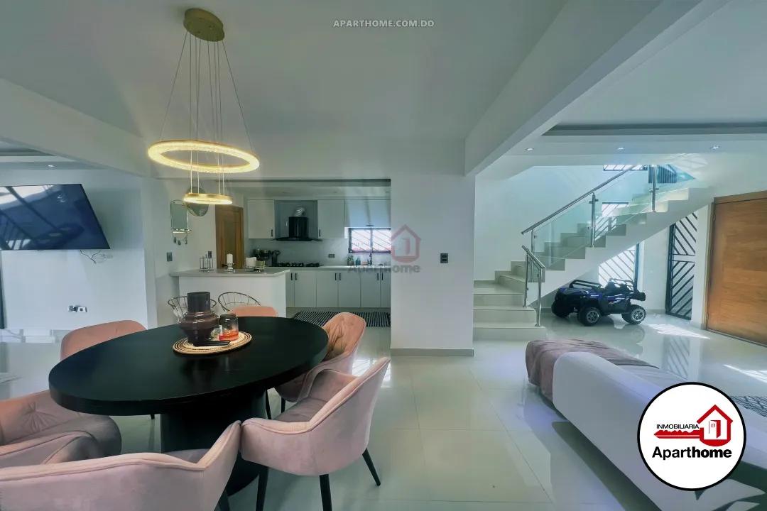 Villa Lujosa de Dos Niveles Totalmente Amueblada en Doral Park, San Francisco de Macorís